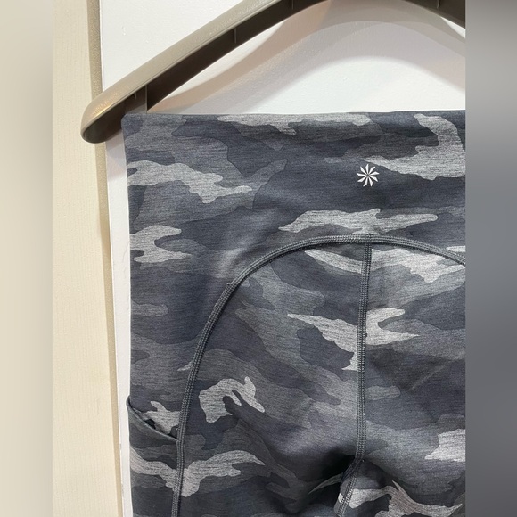 NWT Athleta Women’s Ultimate Camo 7/8 Tights Grey Workout Leggings size small - Picture 9 of 10